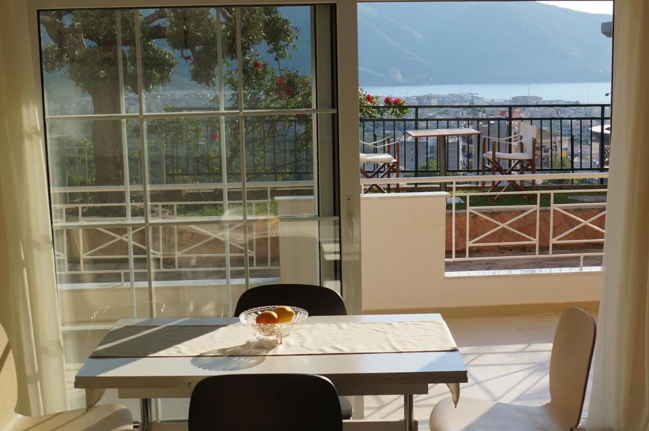 Τhe Sunny Apartments อีกูเมนิทซา ภายนอก รูปภาพ