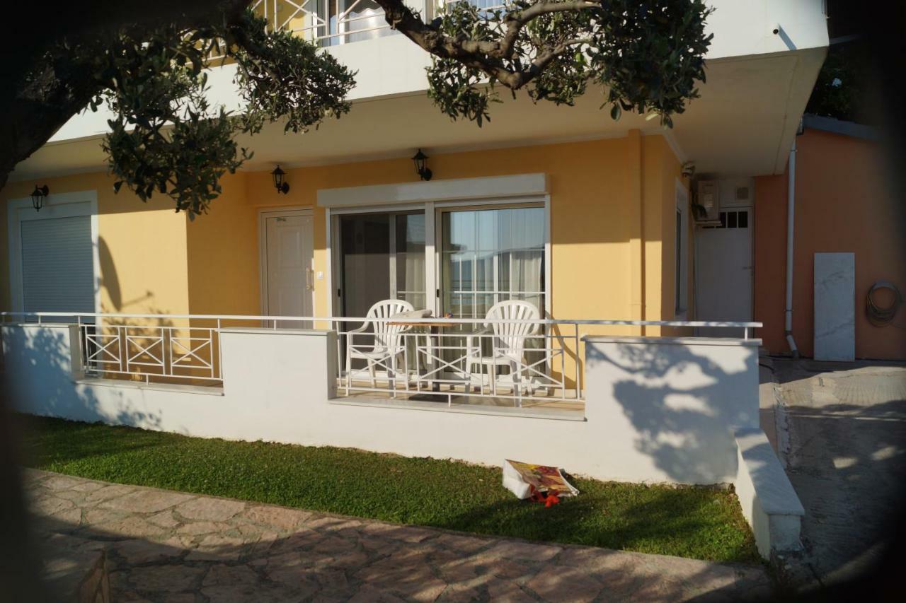 Τhe Sunny Apartments อีกูเมนิทซา ภายนอก รูปภาพ