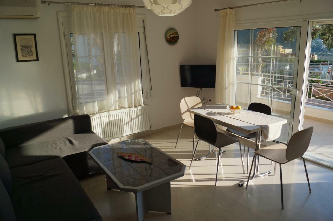 Τhe Sunny Apartments อีกูเมนิทซา ภายนอก รูปภาพ