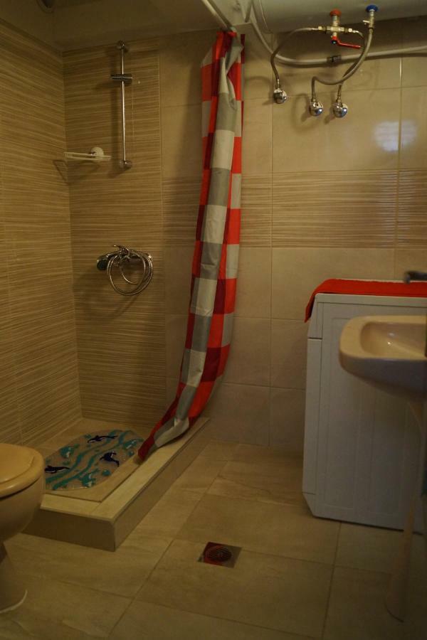 Τhe Sunny Apartments อีกูเมนิทซา ภายนอก รูปภาพ